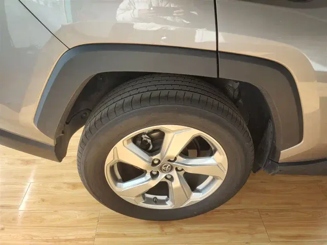 Toyota RAV4 — Фото автомобиля 24