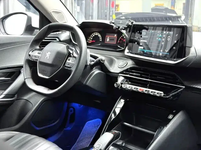 Peugeot 2008 — Фото автомобиля 10