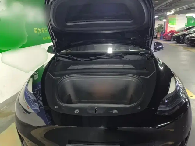 Tesla Model Y — Фото автомобиля 19