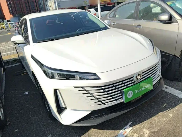 Changan Eado — Фото автомобиля 3