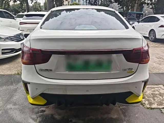 Dongfeng Fengshen E70 — Фото автомобиля 5