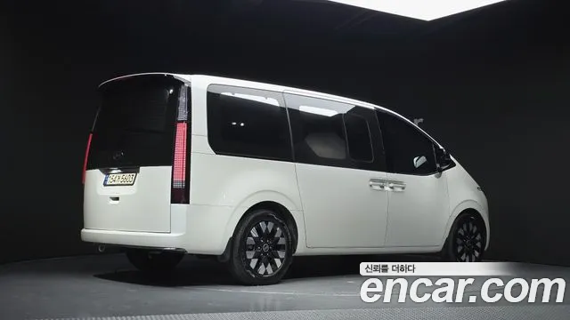 Hyundai Staria Staria Lounge 9 мест — Фото автомобиля 2
