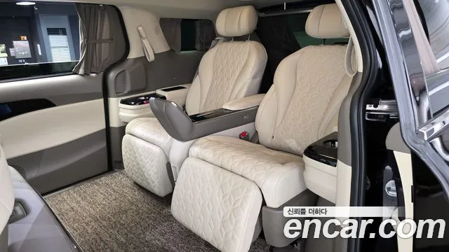 Kia Carnival Generation 4 — Фото автомобиля 11
