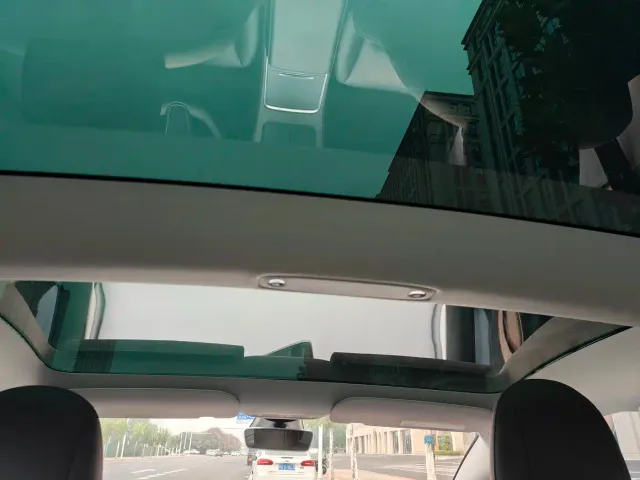 Tesla Model 3 — Фото автомобиля 13