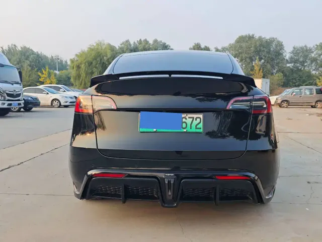 Tesla Model Y — Фото автомобиля 5