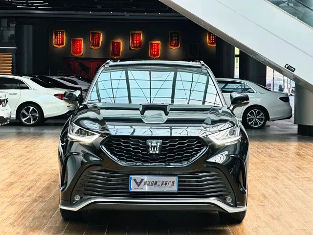 Toyota Crown Kluger — Фото автомобиля 2