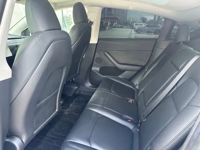 Tesla Model Y — Фото автомобиля 5