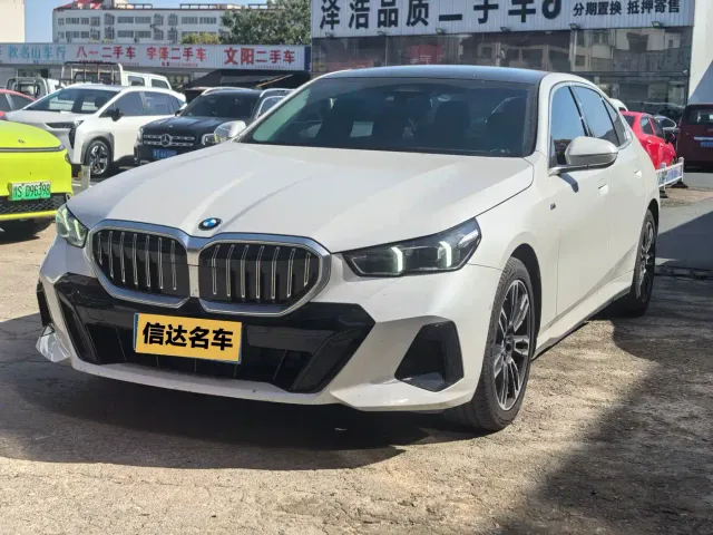 Фотография автомобиля — BMW 5 Series