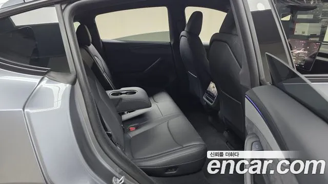 Tesla Model Y — Фото автомобиля 25