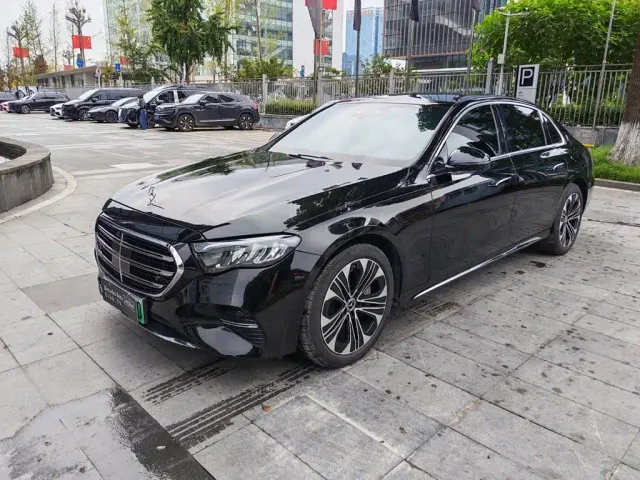 Фотография автомобиля — Mercedes-Benz E-Class