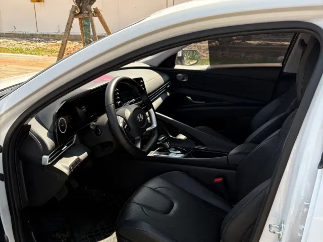 Hyundai Elantra — Фото автомобиля 4