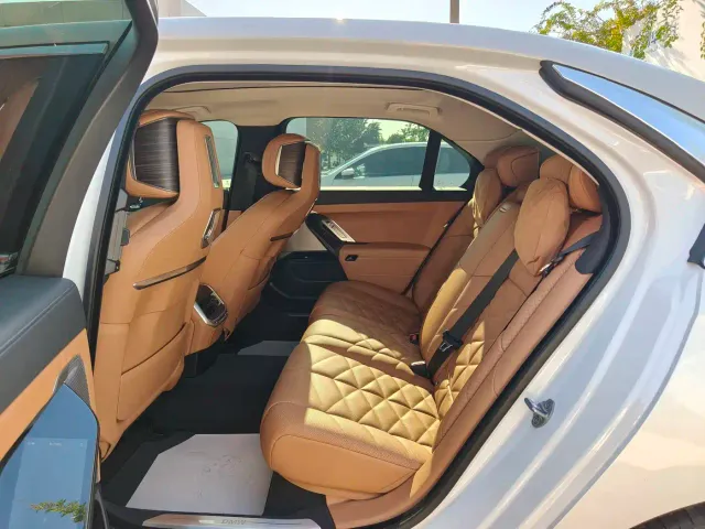 BMW 7 Series — Фото автомобиля 7