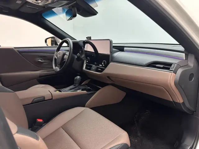 Lexus ES — Фото автомобиля 11