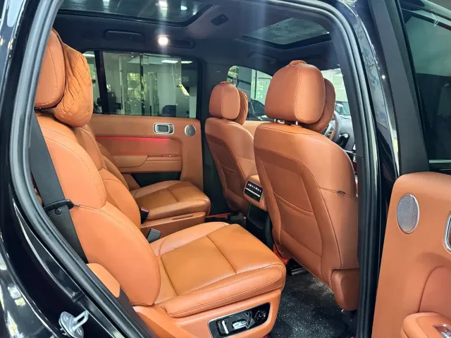 Li Auto L8 — Фото автомобиля 12