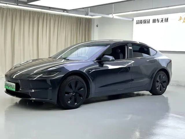 Фотография автомобиля — Tesla Model 3