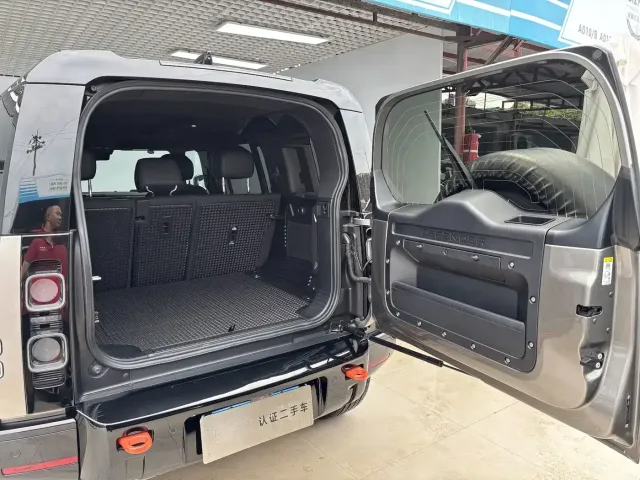 Land Rover Defender — Фото автомобиля 28