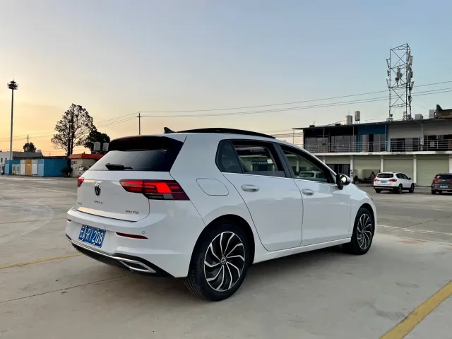 Volkswagen Golf — Фото автомобиля 5