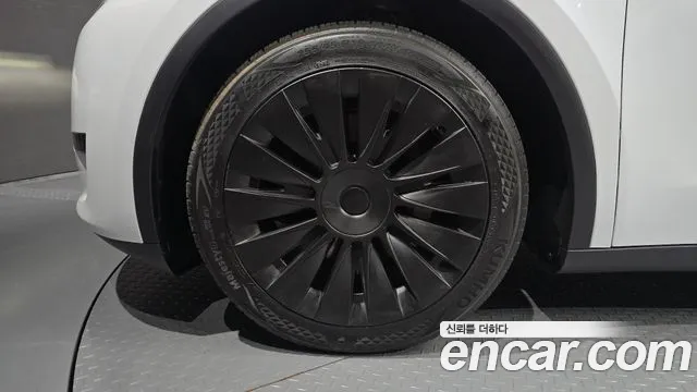 Tesla Model Y — Фото автомобиля 5