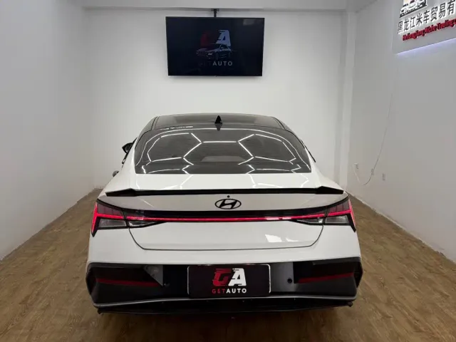 Hyundai Elantra — Фото автомобиля 5