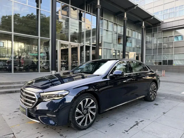 Фотография автомобиля — Mercedes-Benz E-Class
