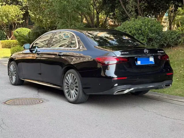 Mercedes-Benz E-Class — Фото автомобиля 3