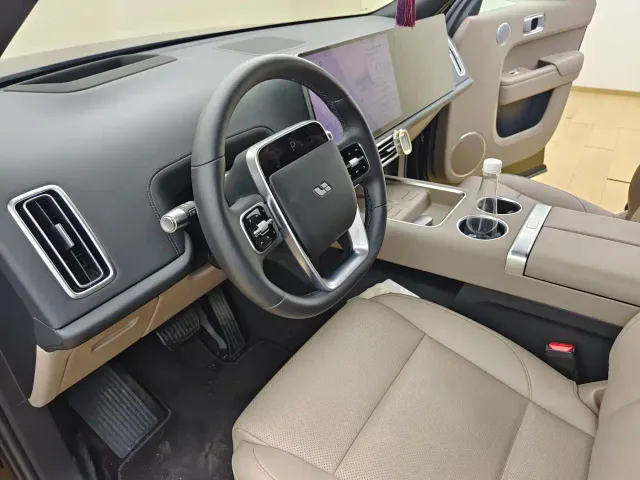 Li Auto L8 — Фото автомобиля 14