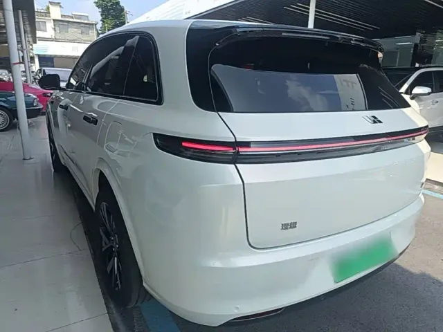 Li Auto L7 — Фото автомобиля 4