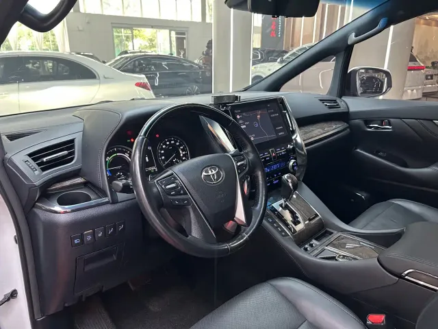 Toyota Vellfire — Фото автомобиля 13