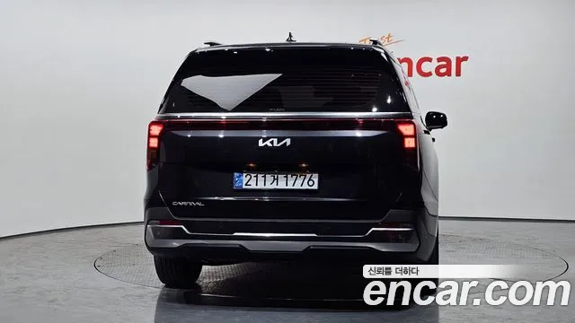Kia Carnival Generation 4 — Фото автомобиля 4