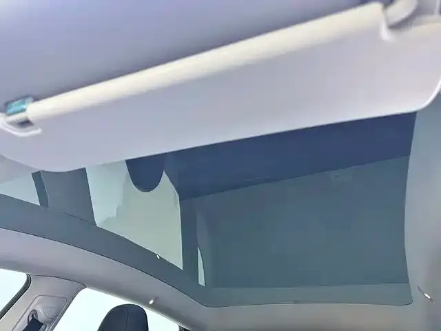 Tesla Model Y — Фото автомобиля 14
