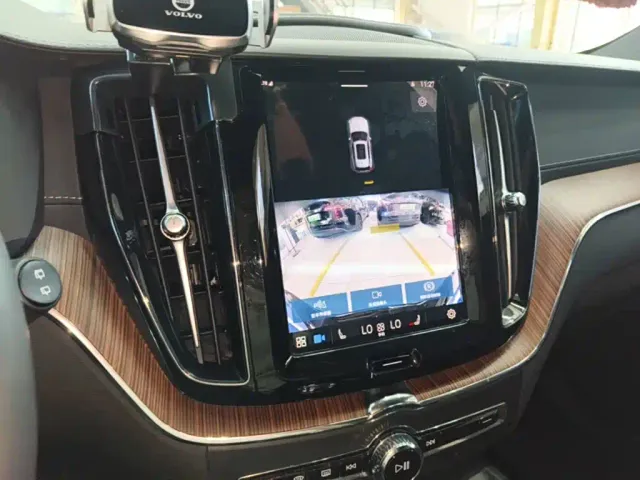 Volvo XC60 — Фото автомобиля 12