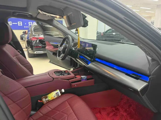 BMW 5 Series — Фото автомобиля 9