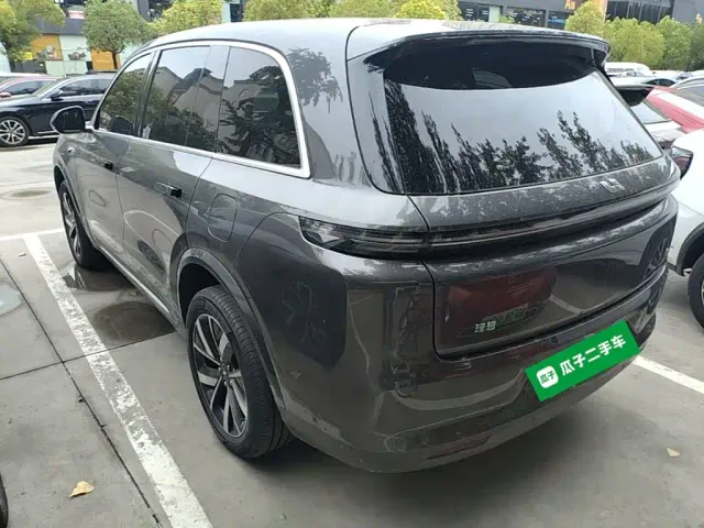 Li Auto L8 — Фото автомобиля 22
