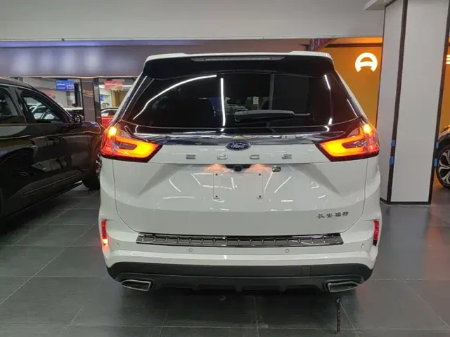 Ford Edge — Фото автомобиля 5