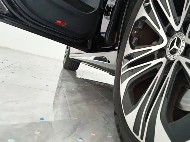 Mercedes-Benz E-Class — Фото автомобиля 21