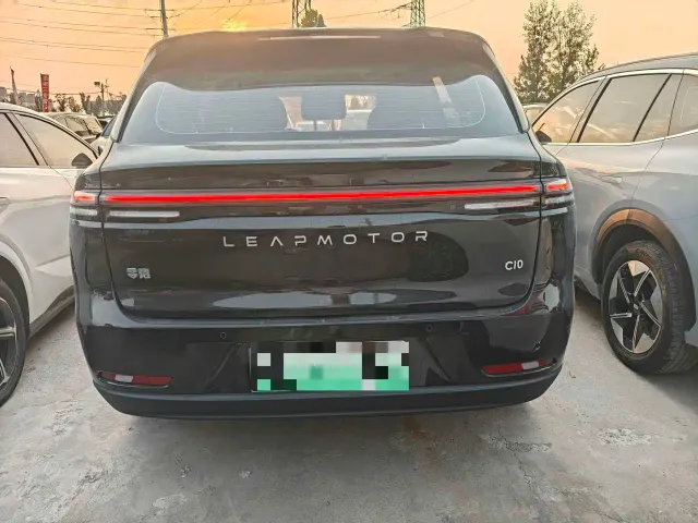 Leapmotor C10 — Фото автомобиля 8
