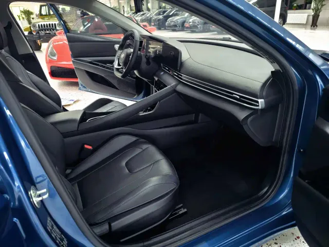 Hyundai Elantra — Фото автомобиля 6
