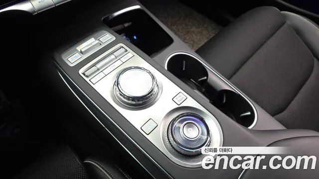 Genesis GV70 — Фото автомобиля 9