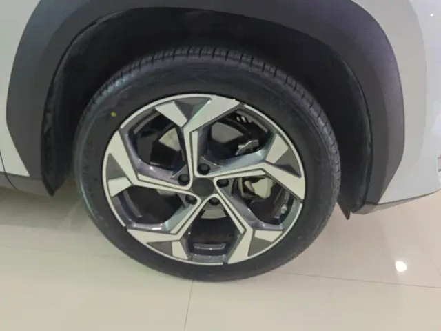 Geely Boyue L — Фото автомобиля 6