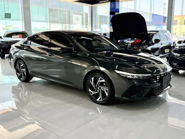 Hyundai Elantra — Фото автомобиля 3