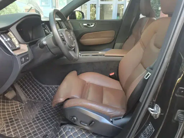 Volvo XC60 — Фото автомобиля 12