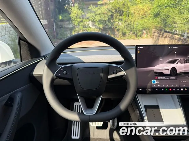 Tesla Model Y — Фото автомобиля 4