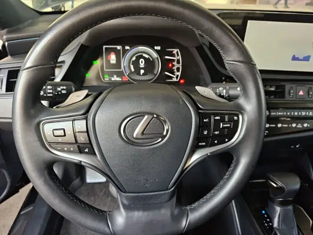 Lexus ES — Фото автомобиля 10