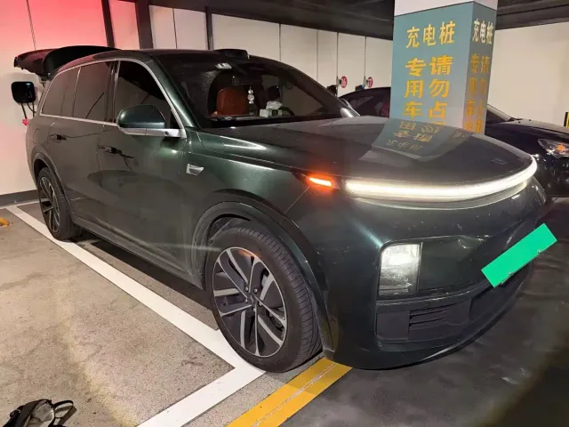 Li Auto Li Xiang L9 2022 Max — Фото автомобиля 14