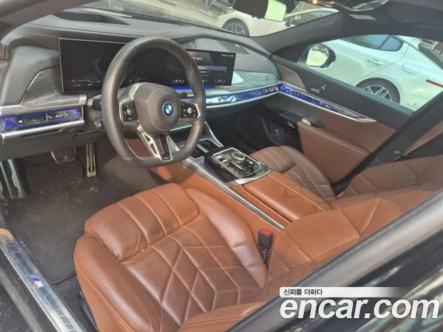BMW i7 G70 — Фото автомобиля 2