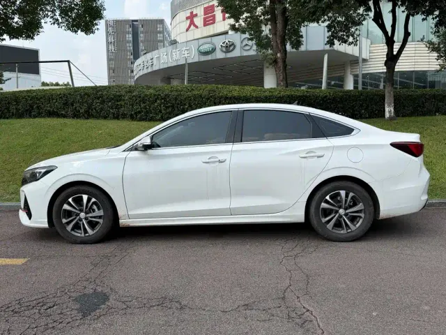 Changan Eado — Фото автомобиля 3