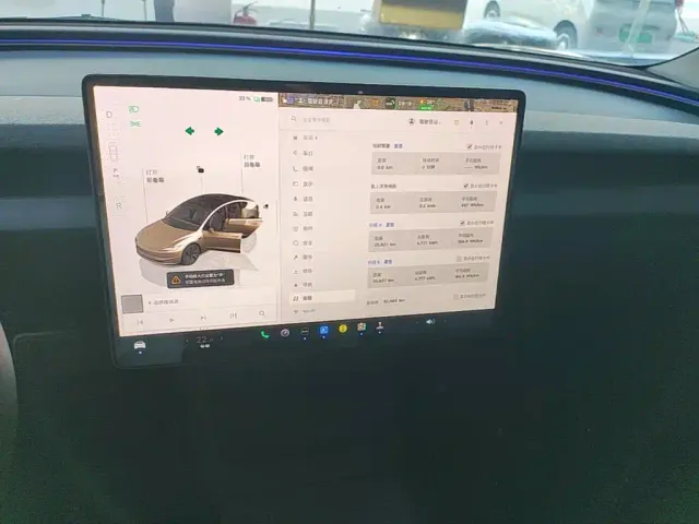Tesla Model 3 — Фото автомобиля 12