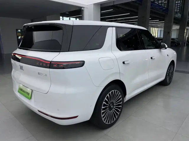IM Motors LS8 — Фото автомобиля 4