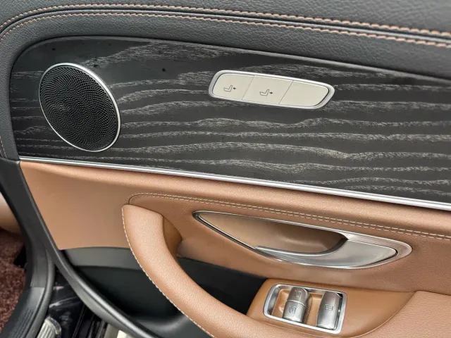 Mercedes-Benz E-Class — Фото автомобиля 24