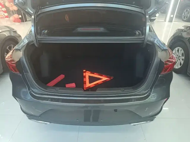 Changan Eado — Фото автомобиля 18